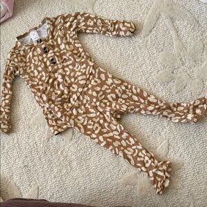 Lou Lou & Company Tan and Cream Kids Footie